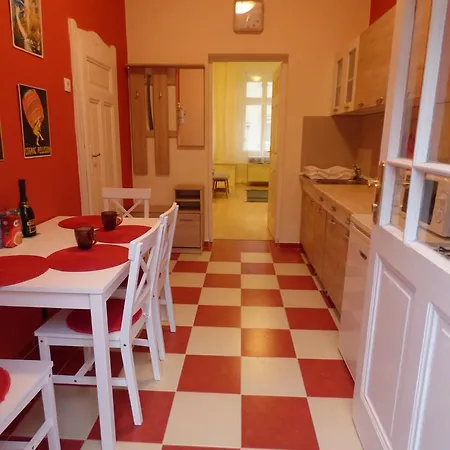 Yellow Apartament *