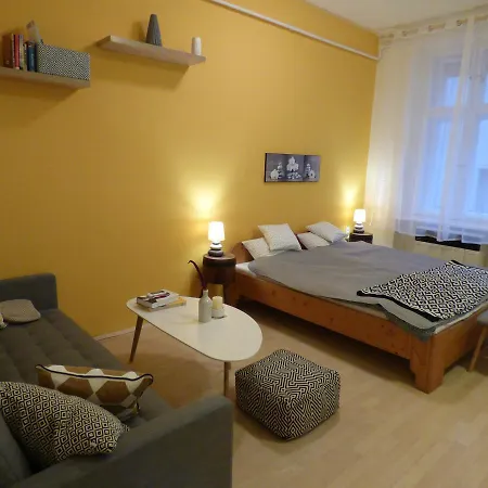 Yellow Apartament *