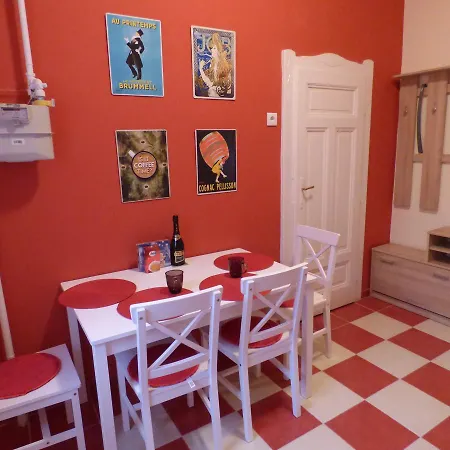 Yellow Apartment Debrecen