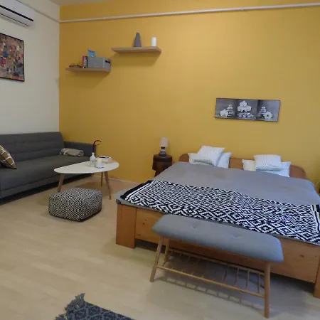 Yellow Apartament