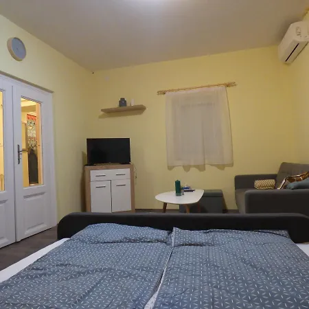 Yellow Apartment Debrecen