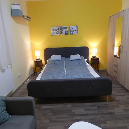 Apartament Yellow Debreţin