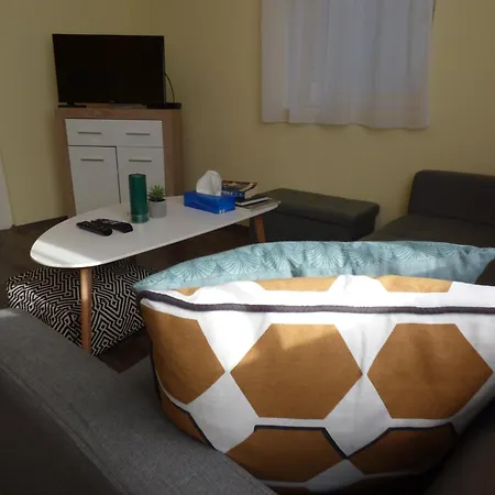 Apartament Yellow Debreţin